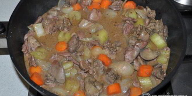 Рецепт рагу из куриных сердечек и печени