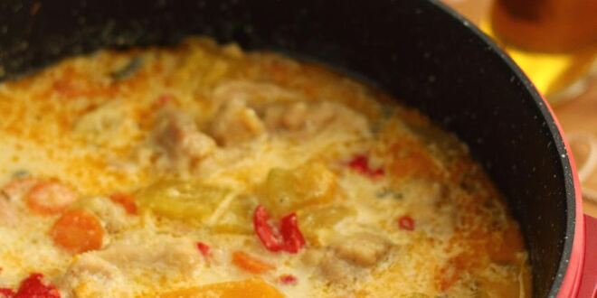 Рецепт рагу из курицы с овощами и сырными булочками