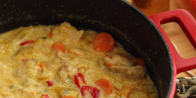 Рецепт рагу из курицы с овощами и сырными булочками