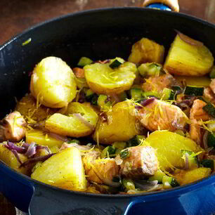 Рецепт Рагу из молодого картофеля с лососем и цукини