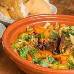 Рецепт Рагу из ягненка с абрикосами и мятой