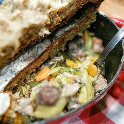 Рецепт Слоеного рагу из мяса и овощей под хлебной корочкой