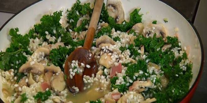 Рецепт ризотто с грибами, капустой кале и беконом