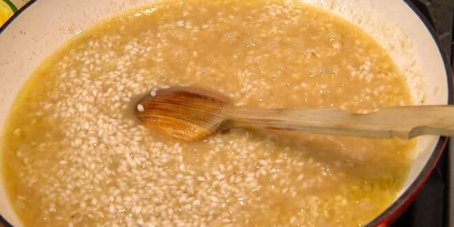 Рецепт ризотто с перепелиными яйцами и копченым салом