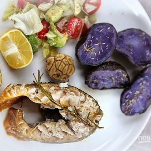 Рецепт Осетра, запеченного в духовке целиком