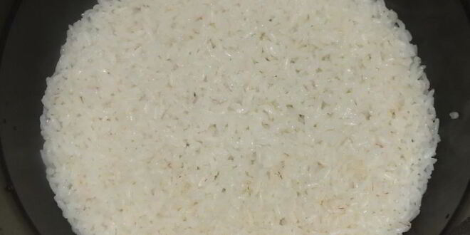 Рецепт тилапии с винными грушами на рисовой подушке