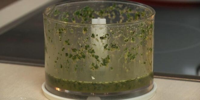 Рецепт тунца с лапшой из цукини и салатом из овощей