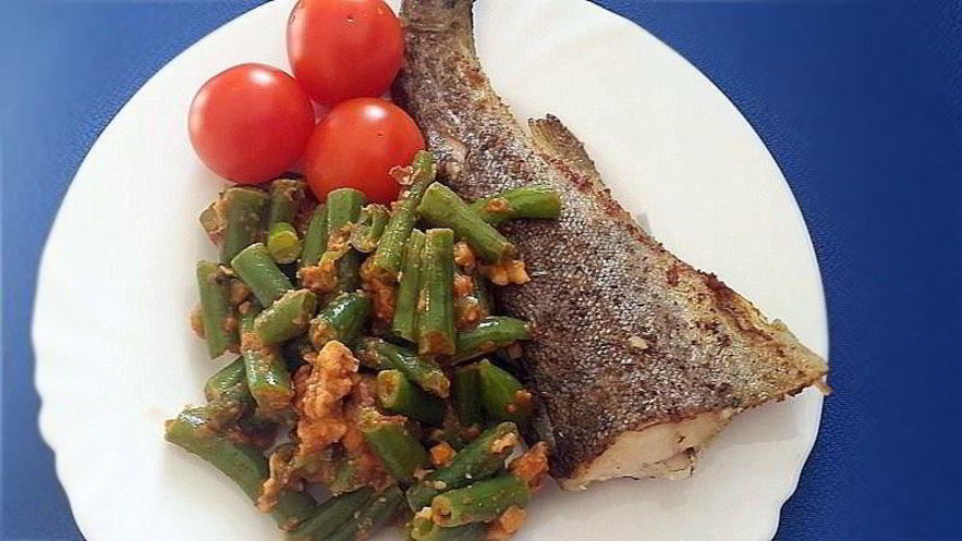 Рецепт жареной форели в мультиварке с теплым салатом
