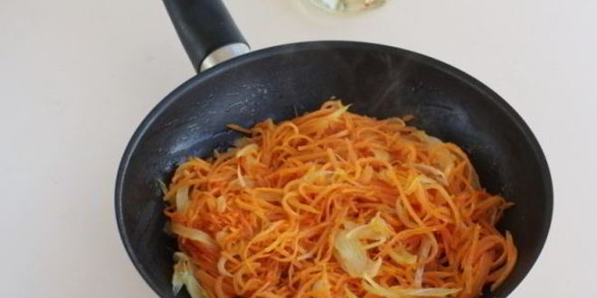 Рецепт жареных кальмаров с луком и морковью