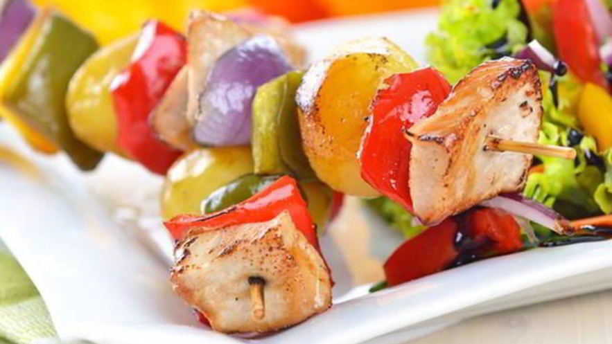 Рецепт куриных шашлычков с овощами