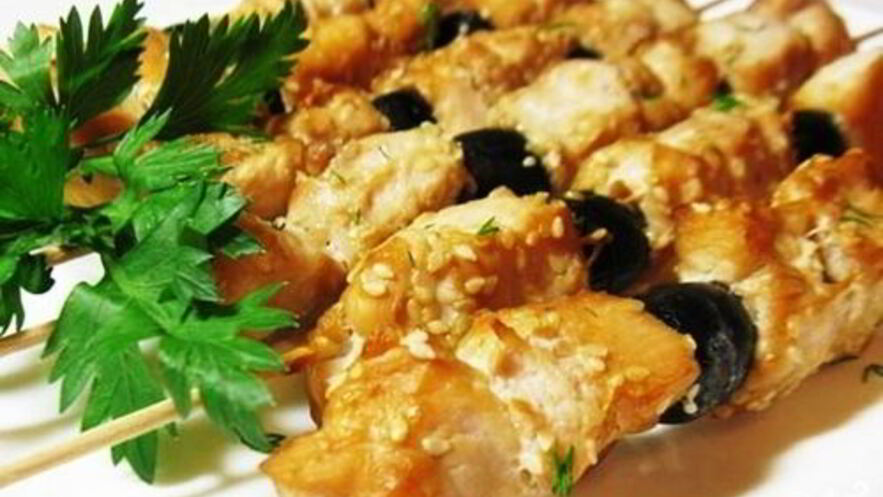 Рецепт шашлыка из курицы с маслинами в соевом маринаде