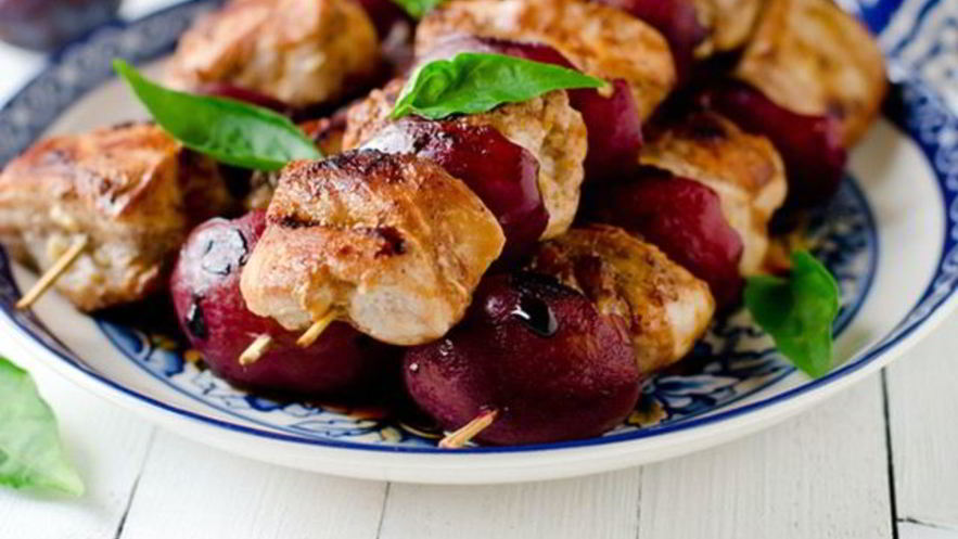 Рецепт шашлыка из свинины со сливами на гриле