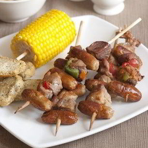 Рецепт Свиных шашлыков с чоризо и луком