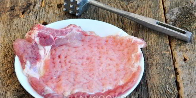 Рецепт шницеля из свиной корейки на кости