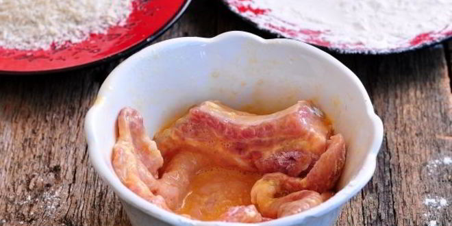 Рецепт шницеля из свиной корейки на кости