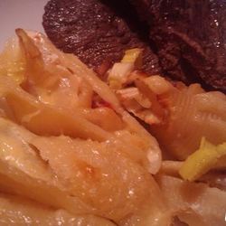 Рецепт Конкильонь под сыром и стейк