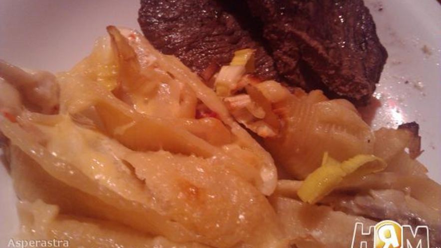 Рецепт конкильонь под сыром и стейк