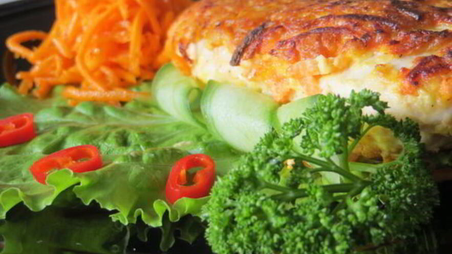 Рецепт куриных стейков в морковном маринаде