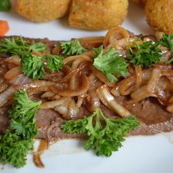 Рецепт Маринованных стейков с луком