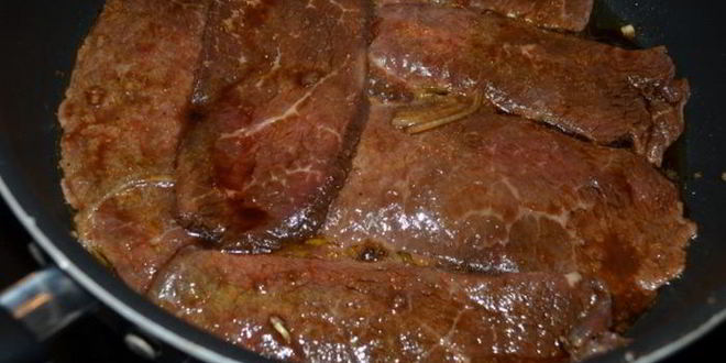 Рецепт маринованных стейков с луком