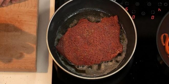 Рецепт минутного стейка со смайл-глазуньей