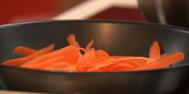 Рецепт минутного стейка со смайл-глазуньей