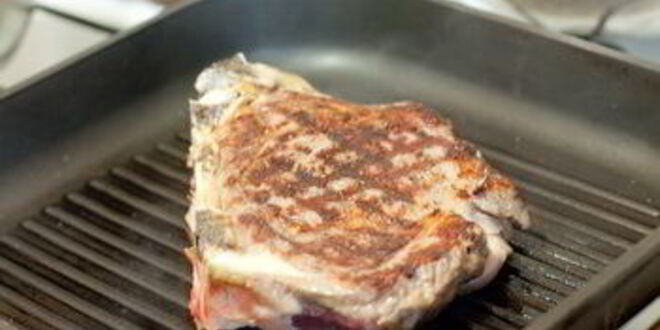 Рецепт стейка из говядины со сливочным соусом из голубого сыра