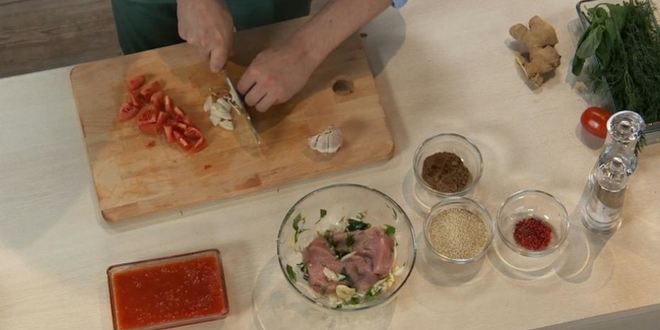 Рецепт стейка из индейки с чечевицей и томатным соусом