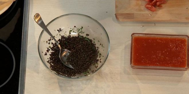 Рецепт стейка из индейки с чечевицей и томатным соусом