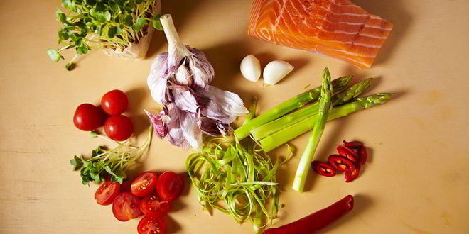 Рецепт стейка из лосося с овощами