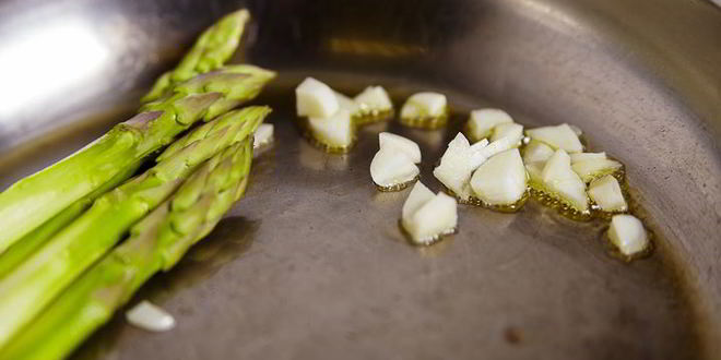 Рецепт стейка из лосося с овощами