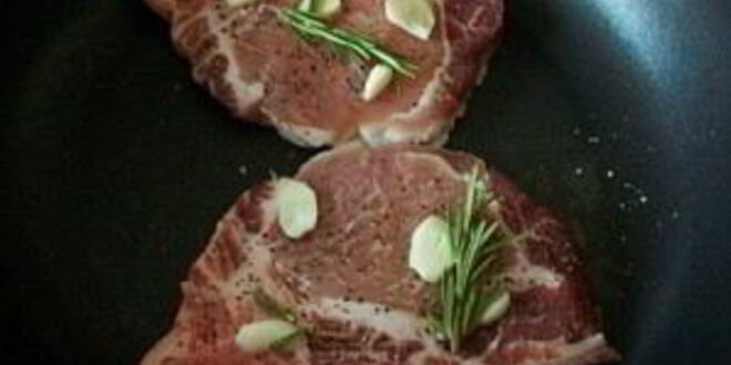 Рецепт стейка из свинины с розмарином
