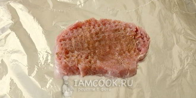 Рецепт стейка из свинины в фольге