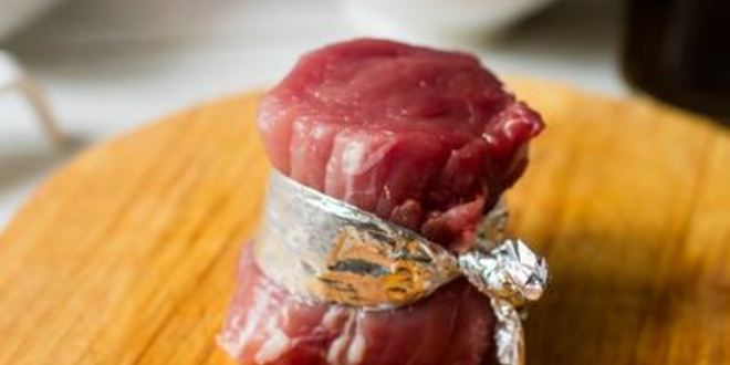 Рецепт стейка из свиной вырезки со смородиновым соусом