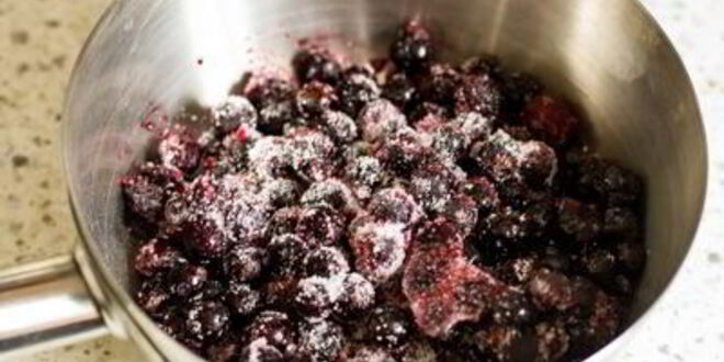 Рецепт стейка из свиной вырезки со смородиновым соусом