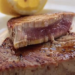 Рецепт Стейка из тунца на сковороде