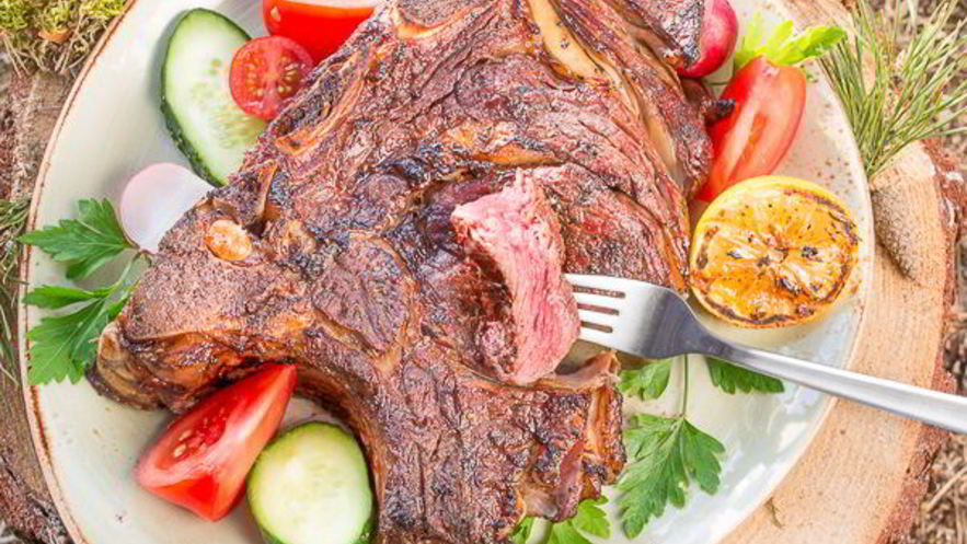 Рецепт стейка на косточке на углях