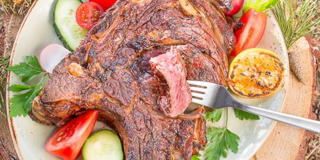 Рецепт стейка на косточке на углях