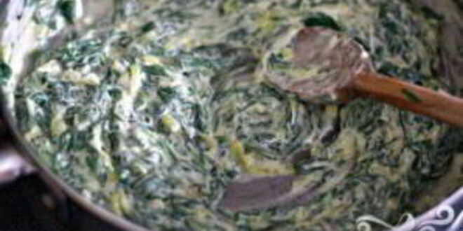 Рецепт стейка с грибным соусом и сливочным шпинатом