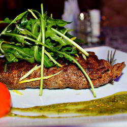 Рецепт Стейка с креветками и устричным соусом