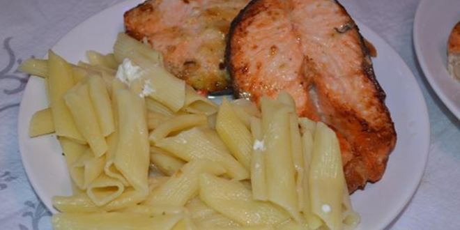 Рецепт стейка семги в чесночном соусе