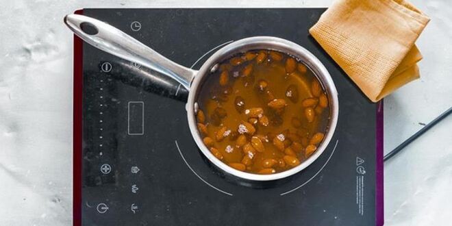 Рецепт стейков из карпа с изюмом и миндалем