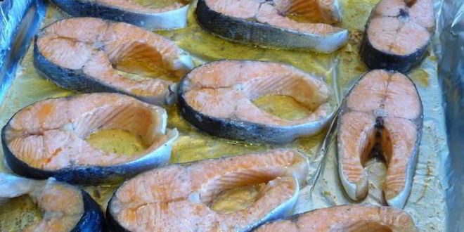 Рецепт стейков красной рыбы в духовке