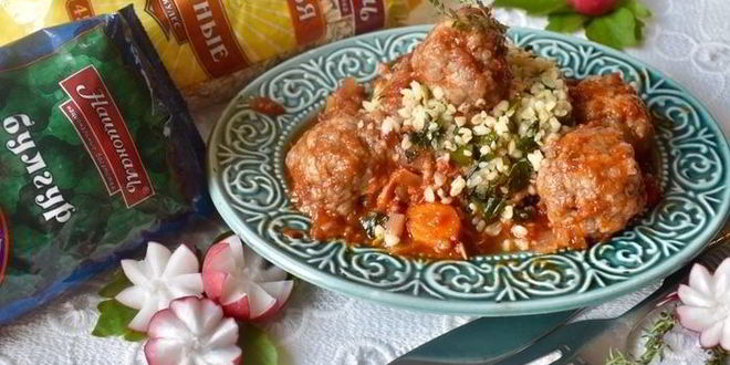 Рецепт домашних тефтелей в томатном соусе с зеленым булгуром