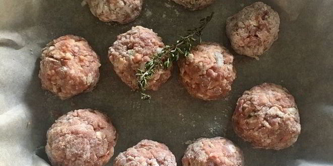 Рецепт домашних тефтелей в томатном соусе с зеленым булгуром