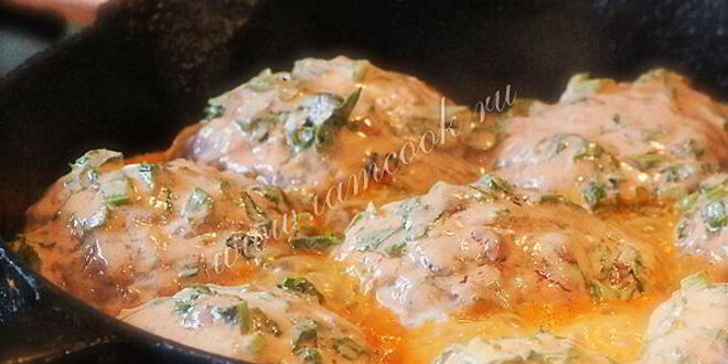 Рецепт куриных тефтелей с коричневым рисом в соусе