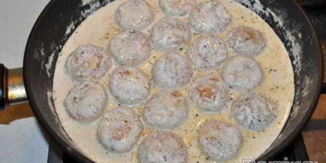 Рецепт куриных тефтелей в сливках