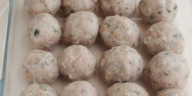 Рецепт куриных тефтелей в сливочном соусе в духовке