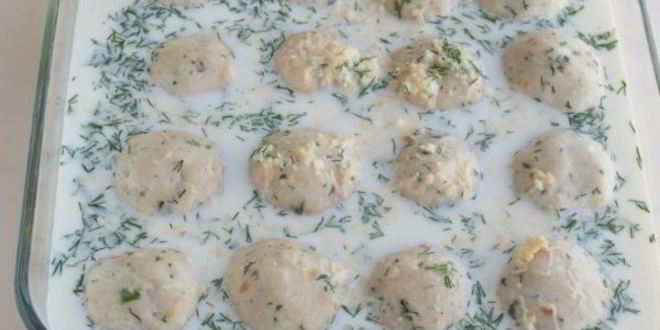 Рецепт куриных тефтелей в сливочном соусе в духовке