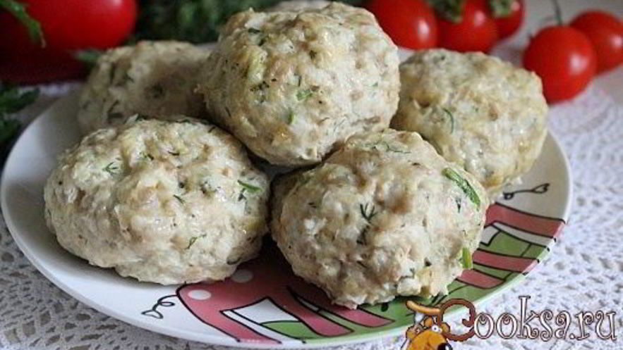 Рецепт паровых куриных тефтелей с овощами и овсяными хлопьями